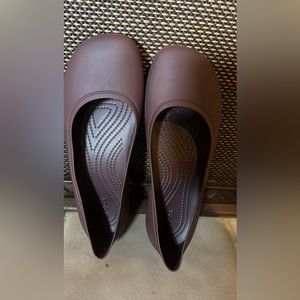 NWOT Croc Brooklyn Flat -cherry